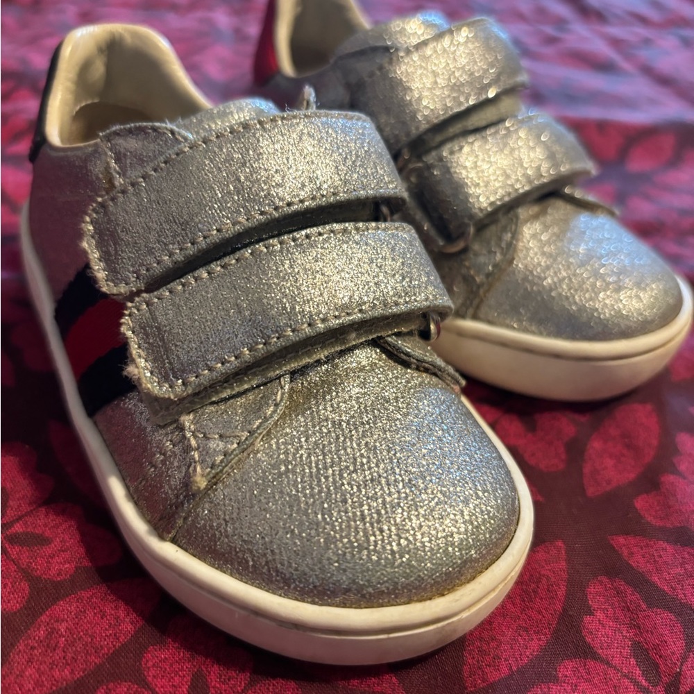 Authentic Gucci Ace shoes….great condition…lots of life left!